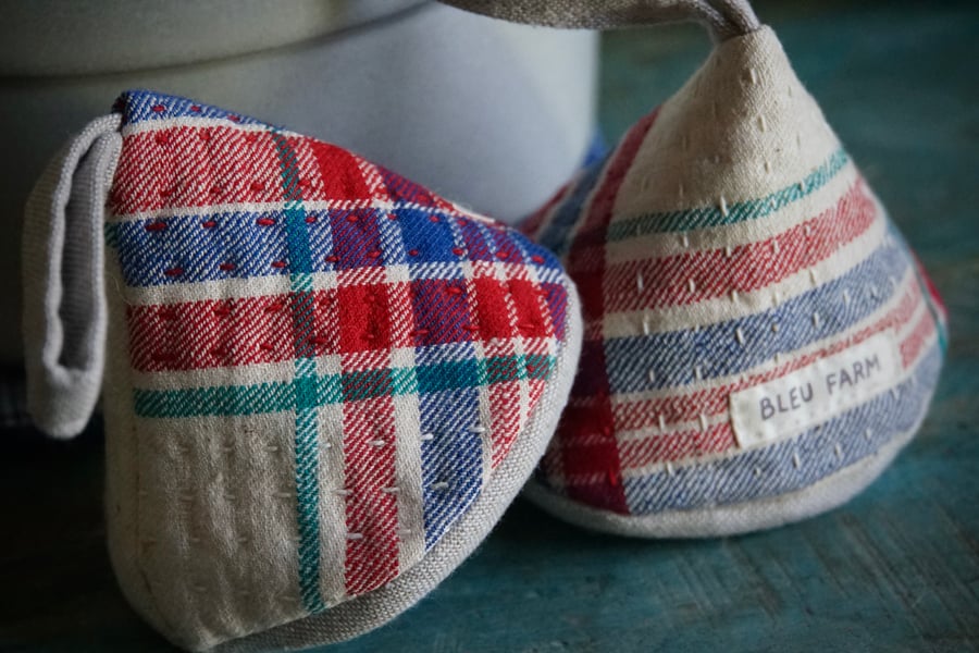 Pair of Fabric Cone-shaped Pot Holders Handmade Kitchen Accessories