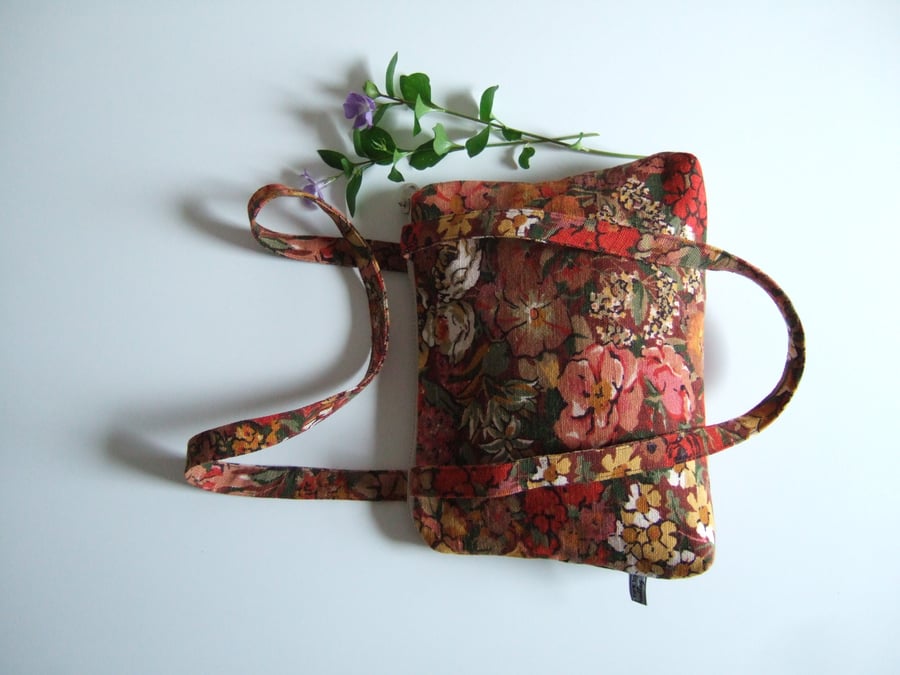 Vintage Liberty fabric shoulder bag with chunky zip. 