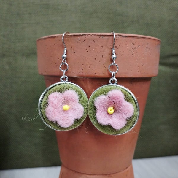 Wool flower earing