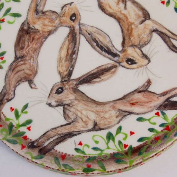 three hare trivet