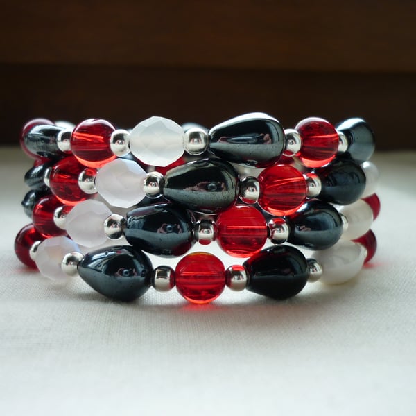 RED, WHITE, BLACK AND SILVER MEMORY WIRE BRACELET.  774