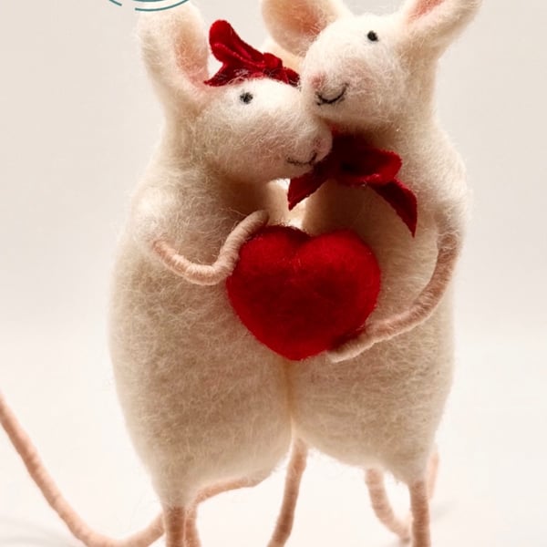 Needle-felted cuddling mice with heart - Valentine’s Day Gift - British wildlife