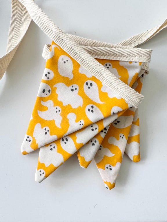 SALE 2026 - HALLOWEEN GHOST BUNTING - white and light orange