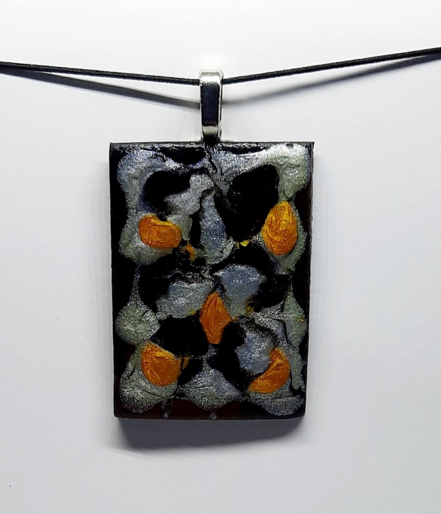 Abstract pendant necklace 
