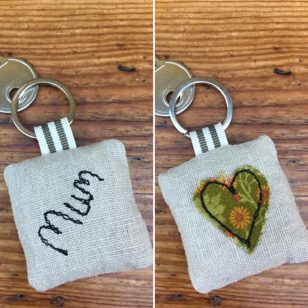 Mum key ring - linen & lavender - Love heart Mum - leaves & flowers