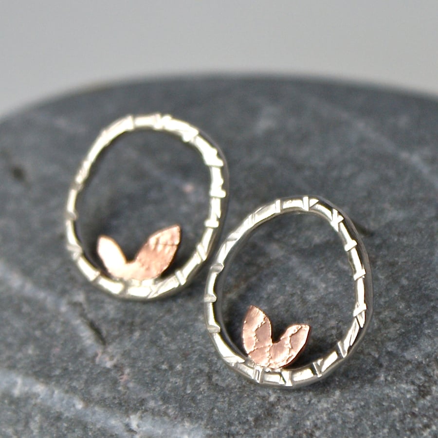 Little leaf stud earrings 
