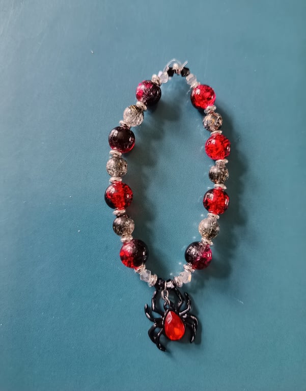 Elasticated red and black gothic spider charm bead bracelet