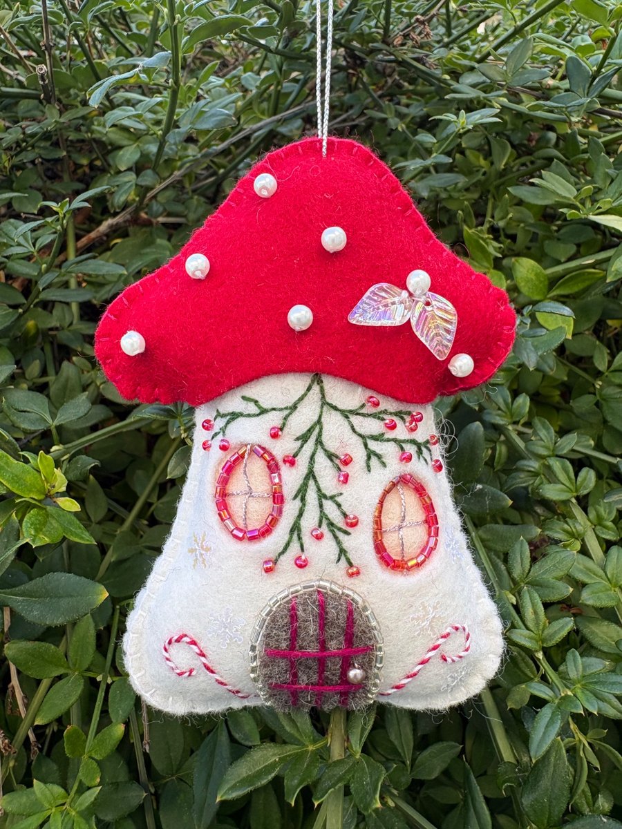 Christmas Toadstool Cottage 