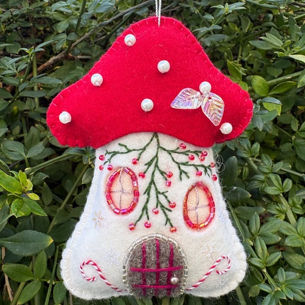 Christmas Candy Cane Toadstool Cottage 