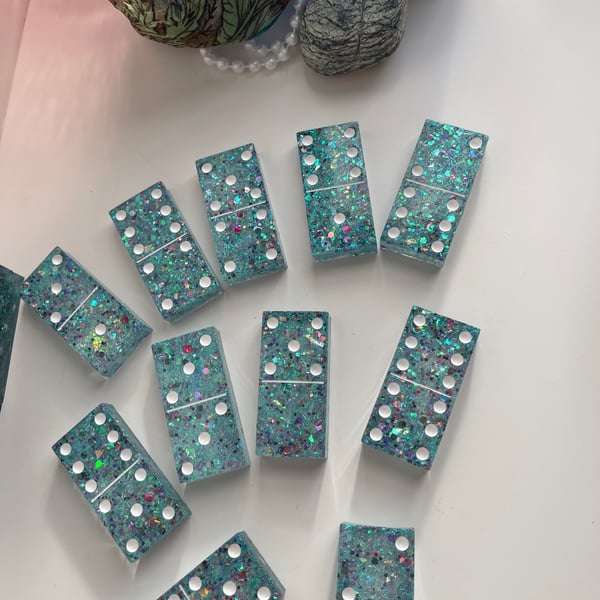 Set of 28 Hand made Resin Dominoes with FREE postage Choose design!