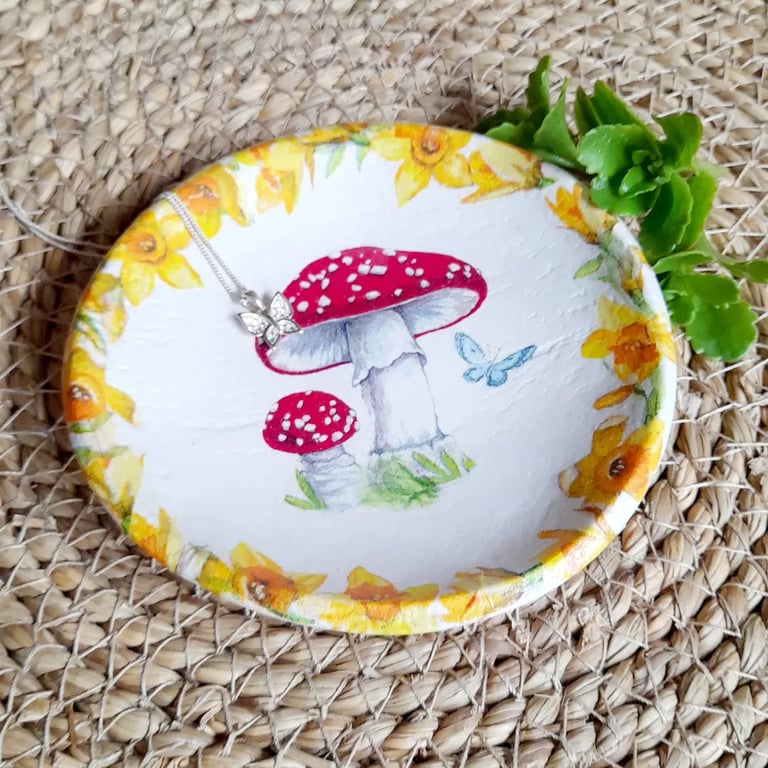 Toadstool Clay Trinket Dish FREE POSTAGE