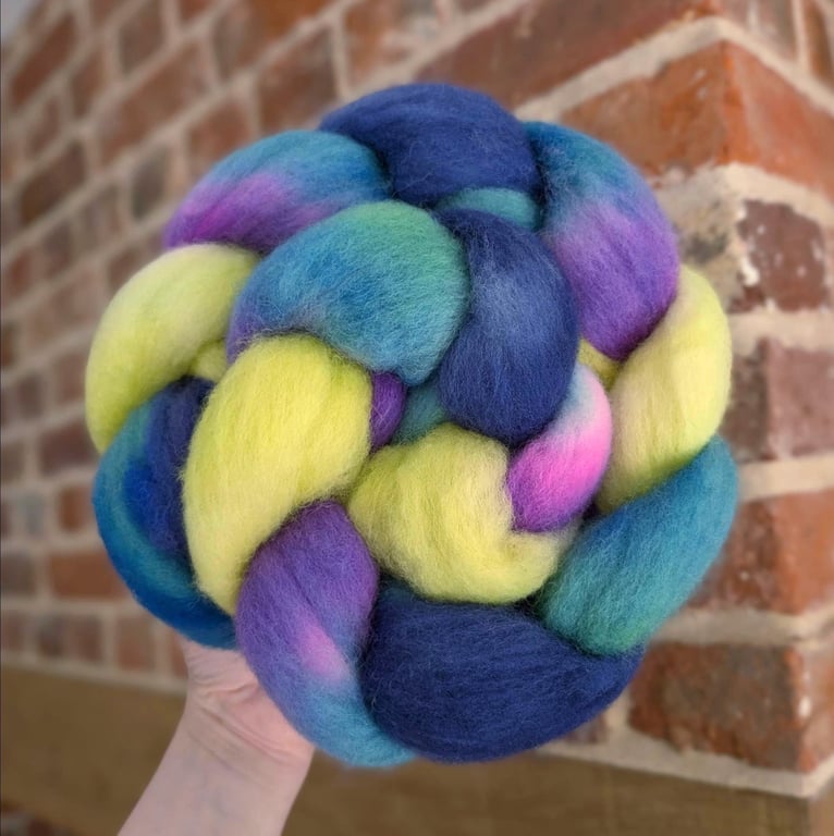 Hand Dyed Bluefaced Leicester Top 101g Spinning Fibre - Northern Lights