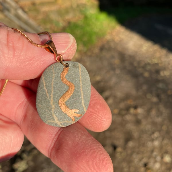 Luck stone pendant with copper 