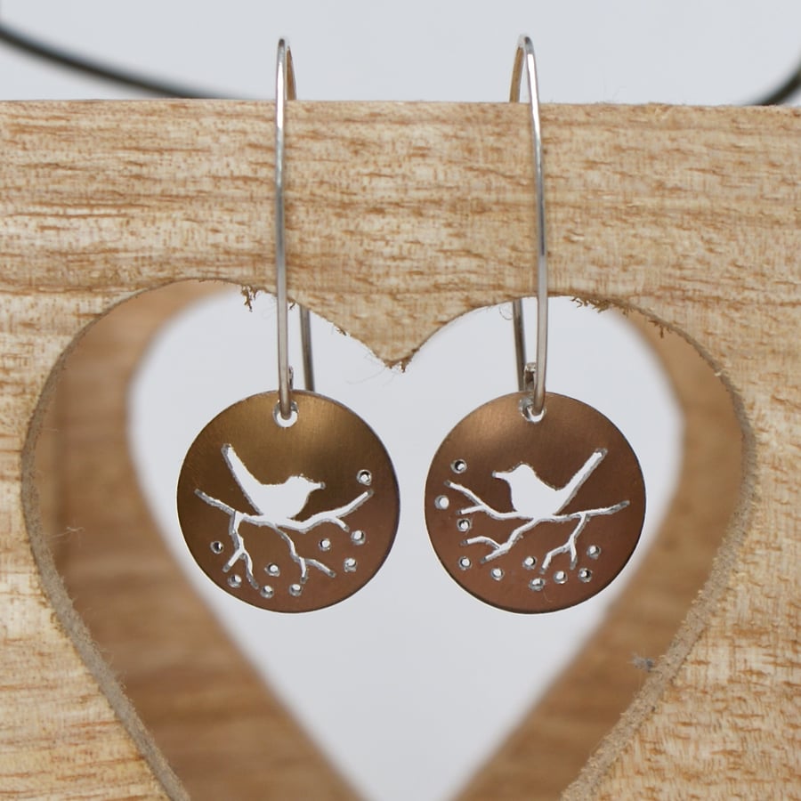 Lovebirds nature tag earrings - bronze