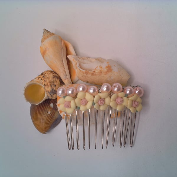 White Flower Hair Comb with Pale Pink Pearls, Beaded Hair Comb, Gift for Her