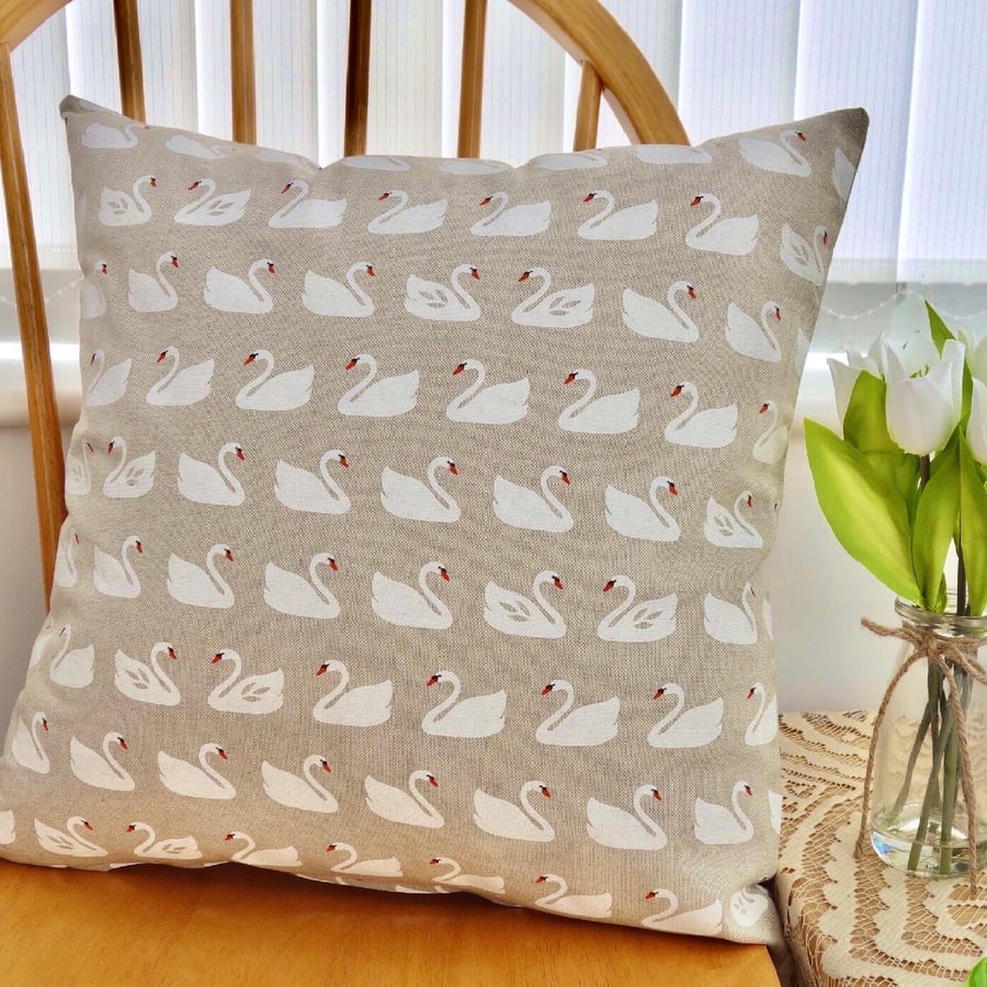 Cushion: Swans design, Double Sided with pad and zip fastening 