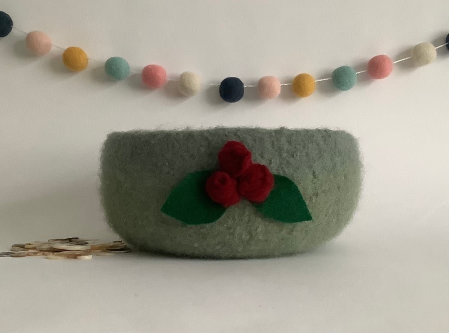 FELTED 'FUSSPOT'  BOWL ,desk tidy . Green ( with red rosebud corsage ) 