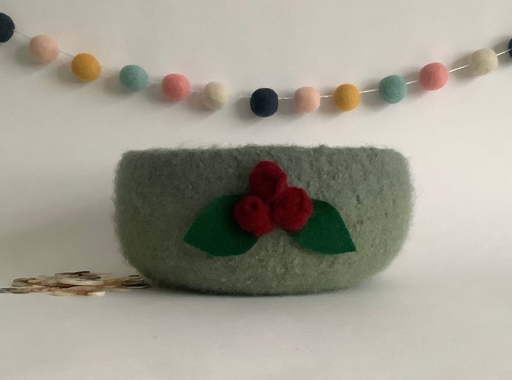 FELTED 'FUSSPOT'  BOWL ,desk tidy . Green ( with red rosebud corsage ) 