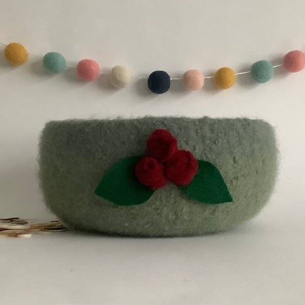 FELTED 'FUSSPOT'  BOWL ,desk tidy . Green ( with red rosebud corsage ) 