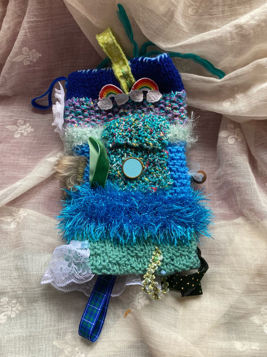 Twiddle mitt multi sensory aid