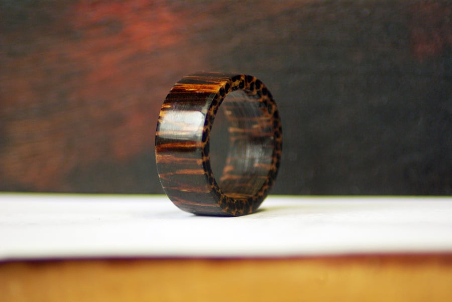 Solid exotic wood ring: Black palm