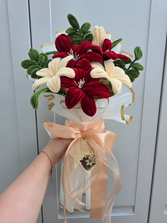 Everlasting Lily Handmade Pipe Cleaner Flower Bouquet - Choose Your Colour