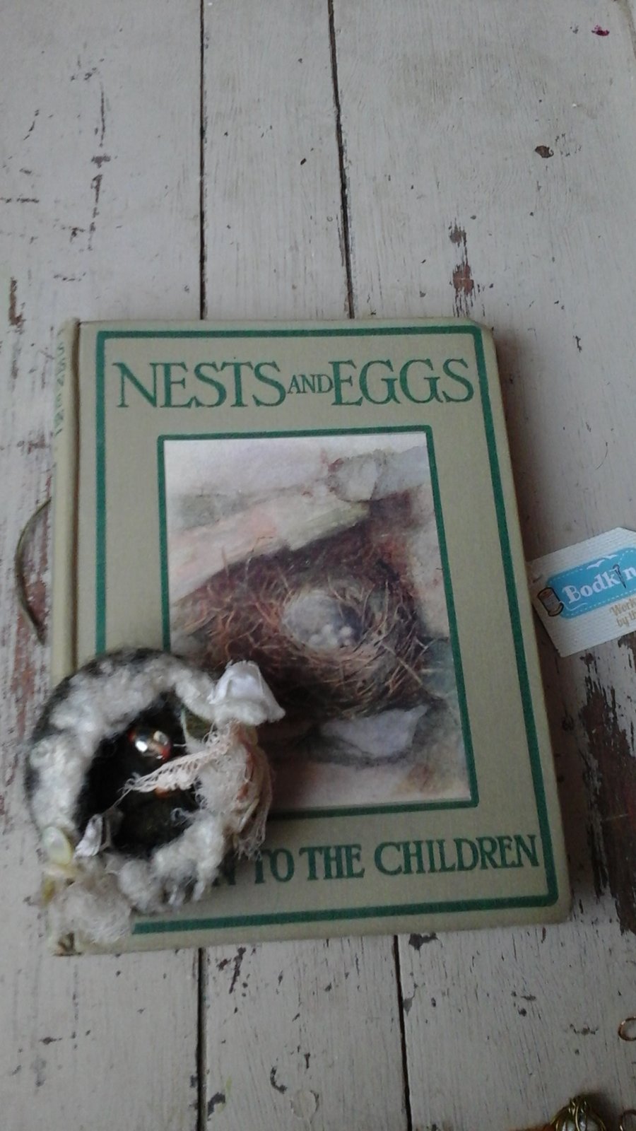 Little Green and grey nest brooch with two pearly eggs
