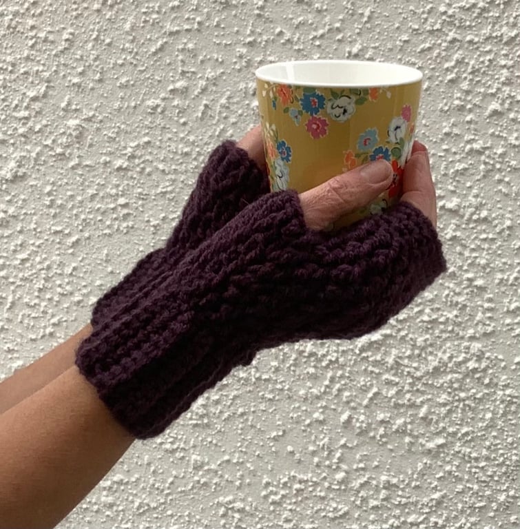 FINGERLESS MITTS , gloves ' Erme Trail '. Soft Wool blend. Dark purple.