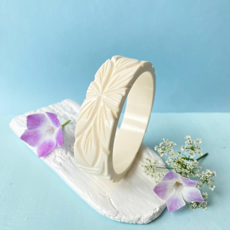 Ivory White Floral Resin Bracelet