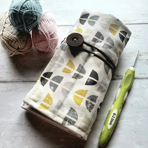 Geometry Print Crochet Hook Roll