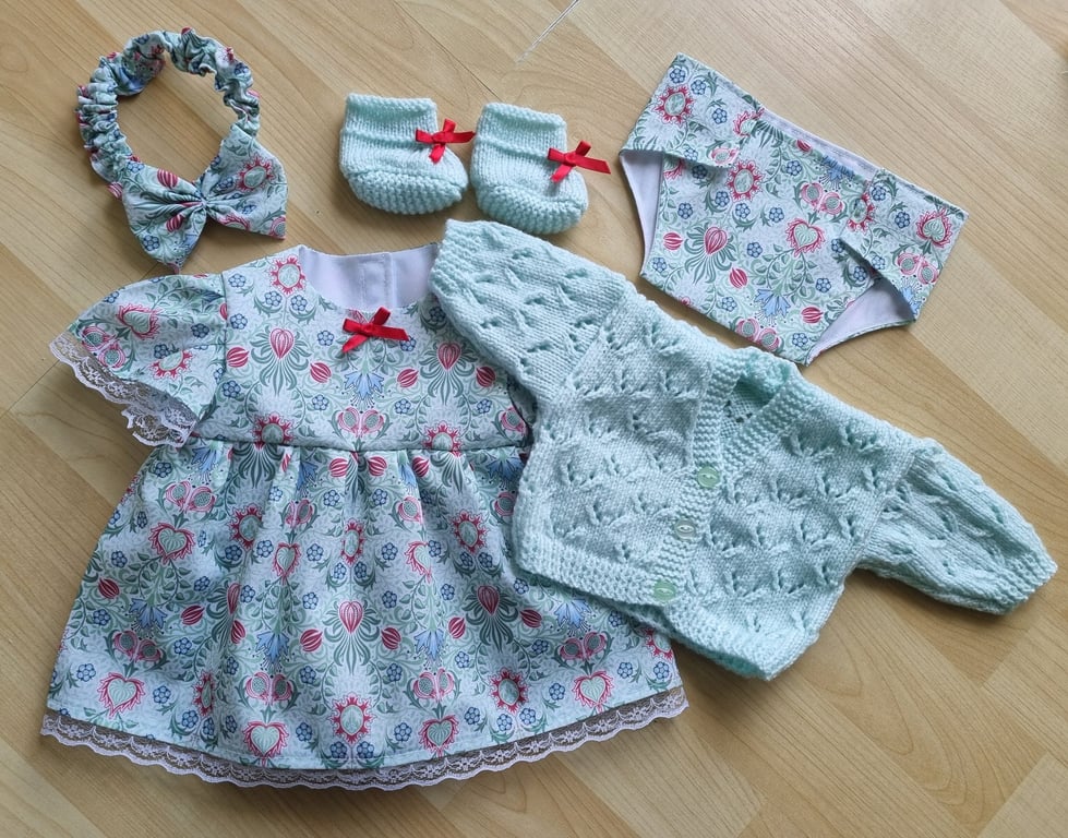 17 inch Dolls 5 piece Green Floral Clothing set (67)