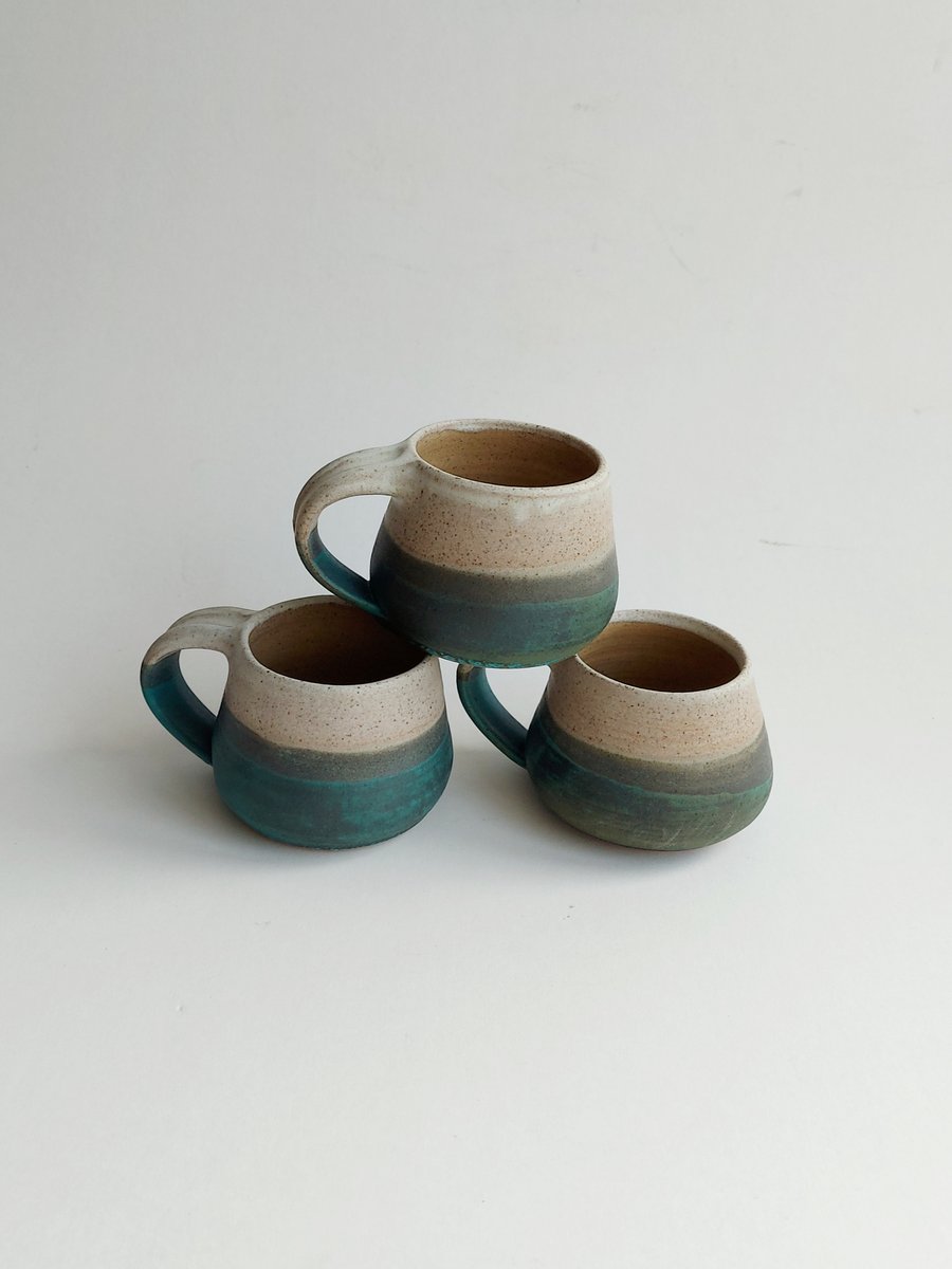 Medium mug in Tiree Sea glaze