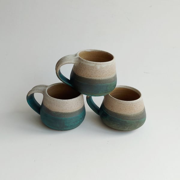 Medium mug in Tiree Sea glaze