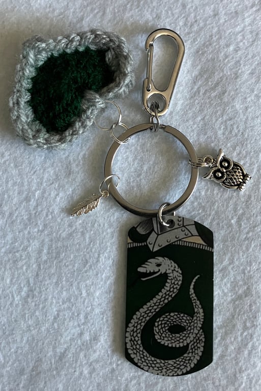 Hogwarts Slytherin house keyring with crochet heart and bag clip
