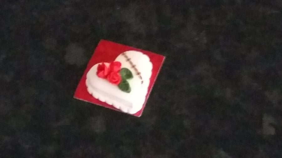 1.12 SCALE HEART SHAPED CAKE
