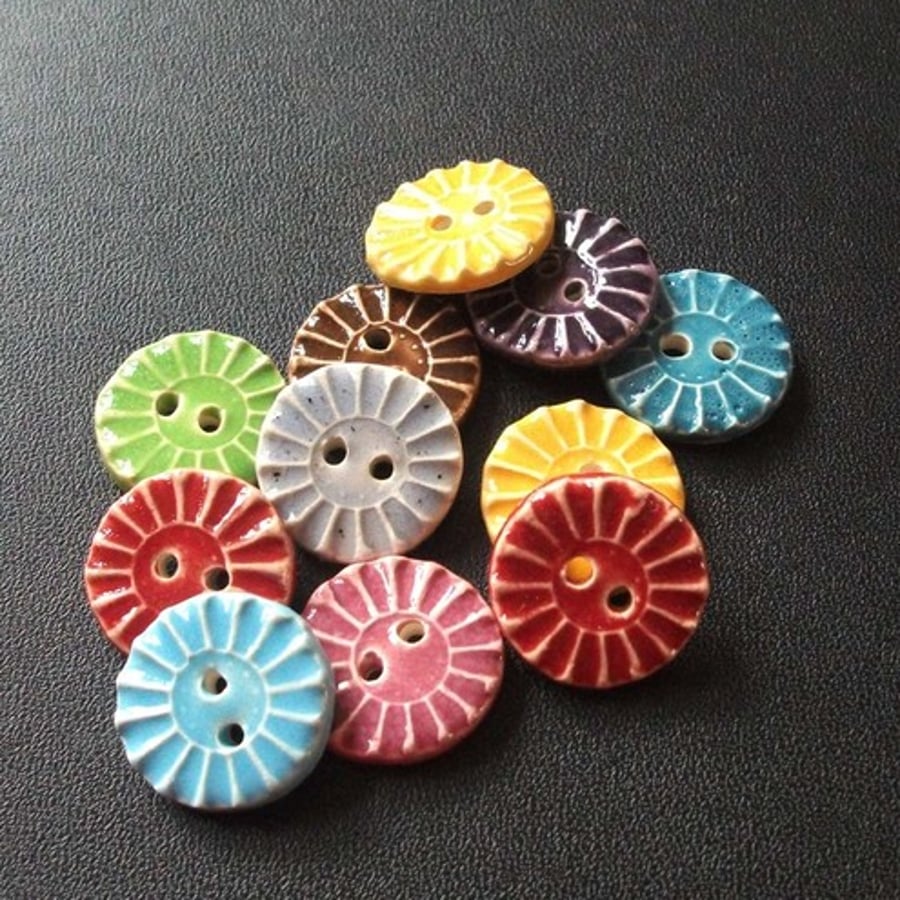 Set of 11 ceramic flower buttons