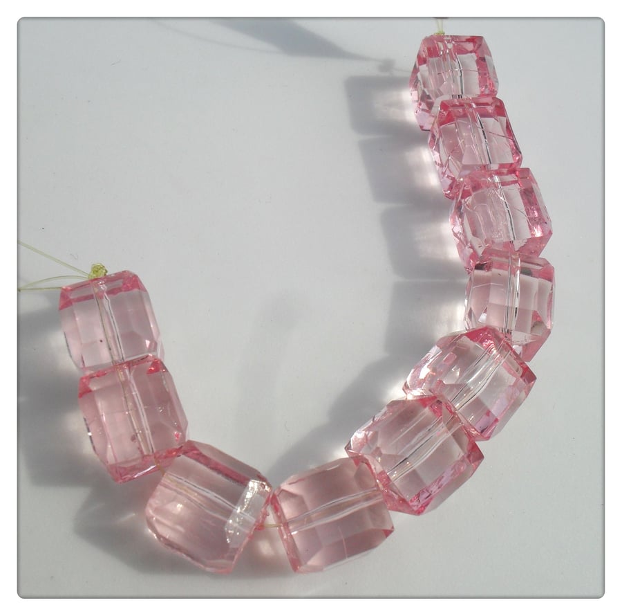 10 x Transparent Acrylic Beads - Faceted Cube - 10mm - Pale Pink