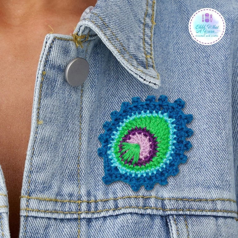 Crochet peacock feather brooch, peacock badge, peacock pin.