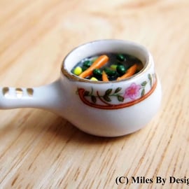 1:12 Scale Miniature Vegetables in Porcelain Saucepan for Dolls House - Food