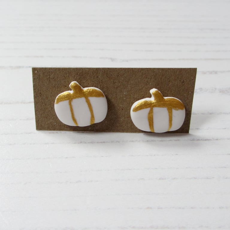 NEW Gold and white pumpkin stud earrings