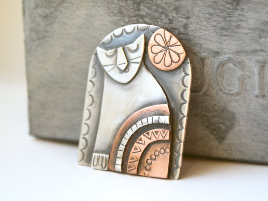 Daydreaming cat folk brooch