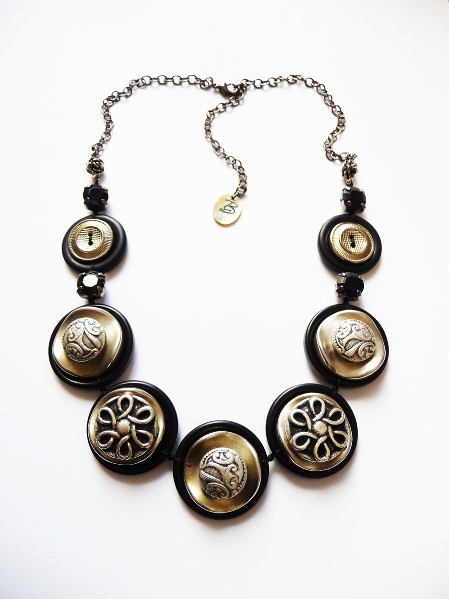 UK free shipping - Vintage Metal Button Necklace - One-Of -A-Kind  FY-016
