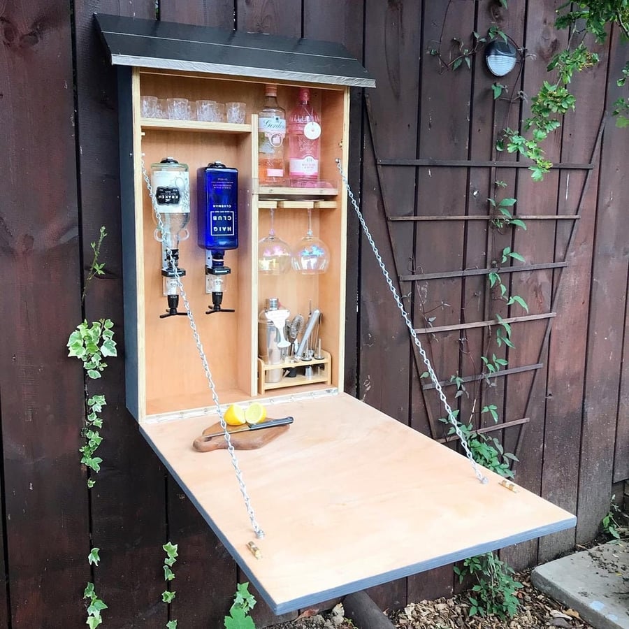 Murphy garden bar