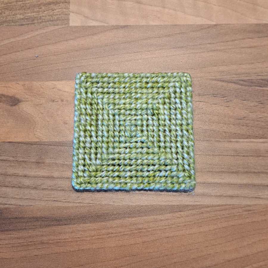 Coaster with anti-slip feet - green and beige mix pattern