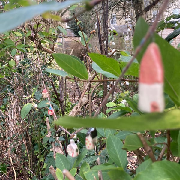 Ceramic 'home' garland