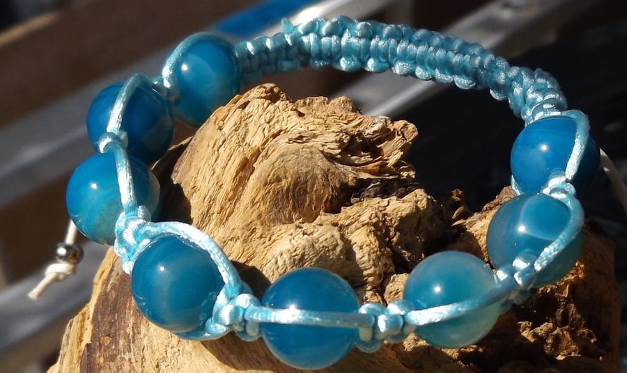 Blue banded agate macrame bracelet