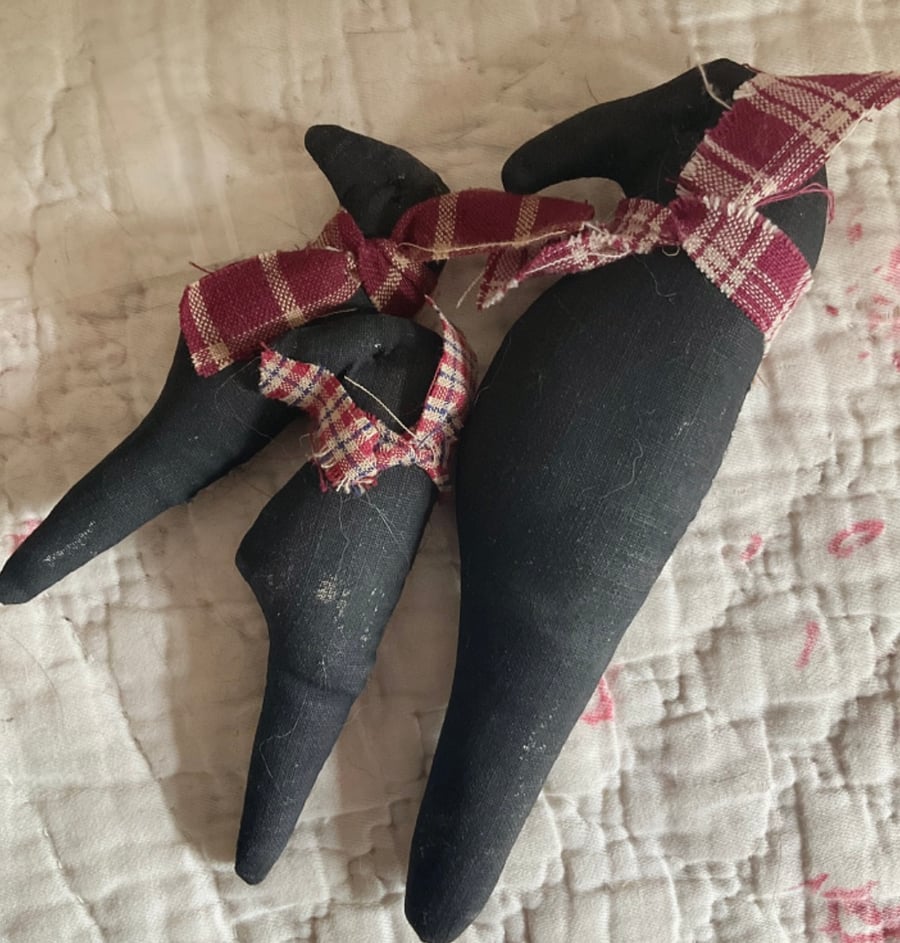 Set of three black crows