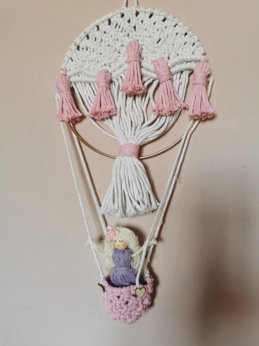 Macrame hot air balloon wall hanging