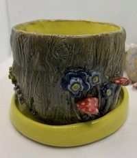 Decorated plant pot including saucer