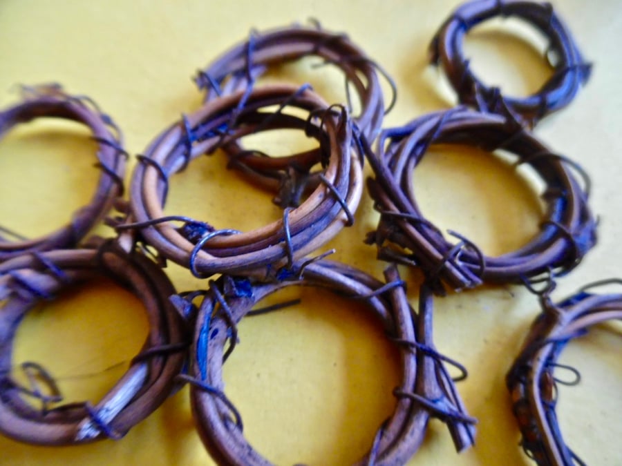 8 x 24mm small Grape Vine Rings